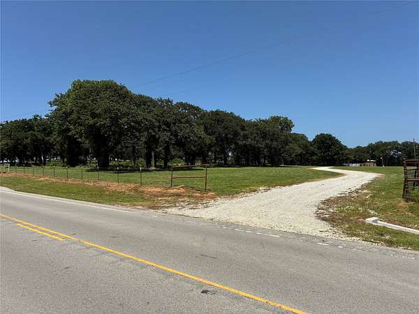 7 Acres of Land for Sale in Gainesville, Texas