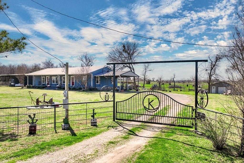 14.6 Acres of Recreational Land with Home for Sale in Scurry, Texas