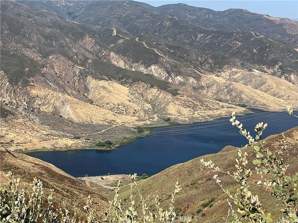 25 Acres of Land for Sale in Castaic, California