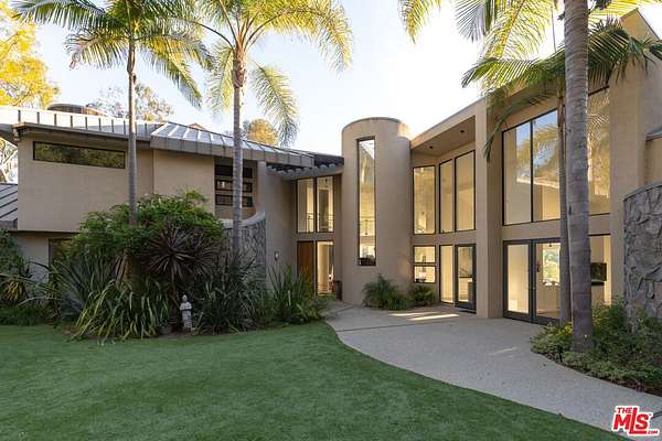 2.1 Acres of Land with Home for Sale in Los Angeles, California