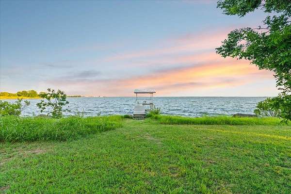 12.3 Acres of Mixed-Use Land for Sale in Kerens, Texas