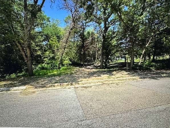 1.6 Acres of Residential Land for Sale in Cedar Hill, Texas