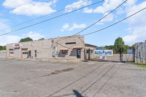 10.2 Acres of Improved Commercial Land for Sale in Southaven, Mississippi
