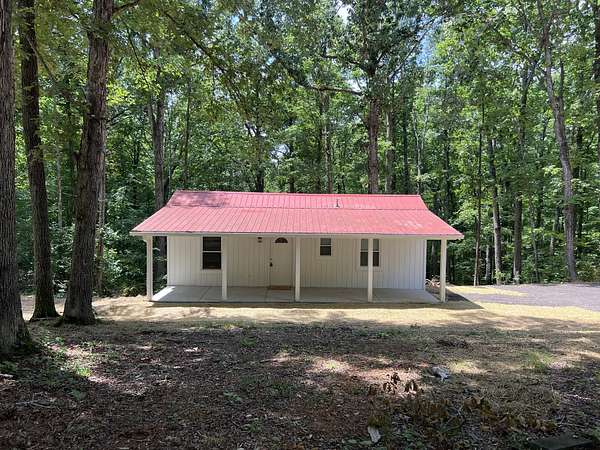 1.37 Acres of Land with Home for Sale in Ashland City, Tennessee