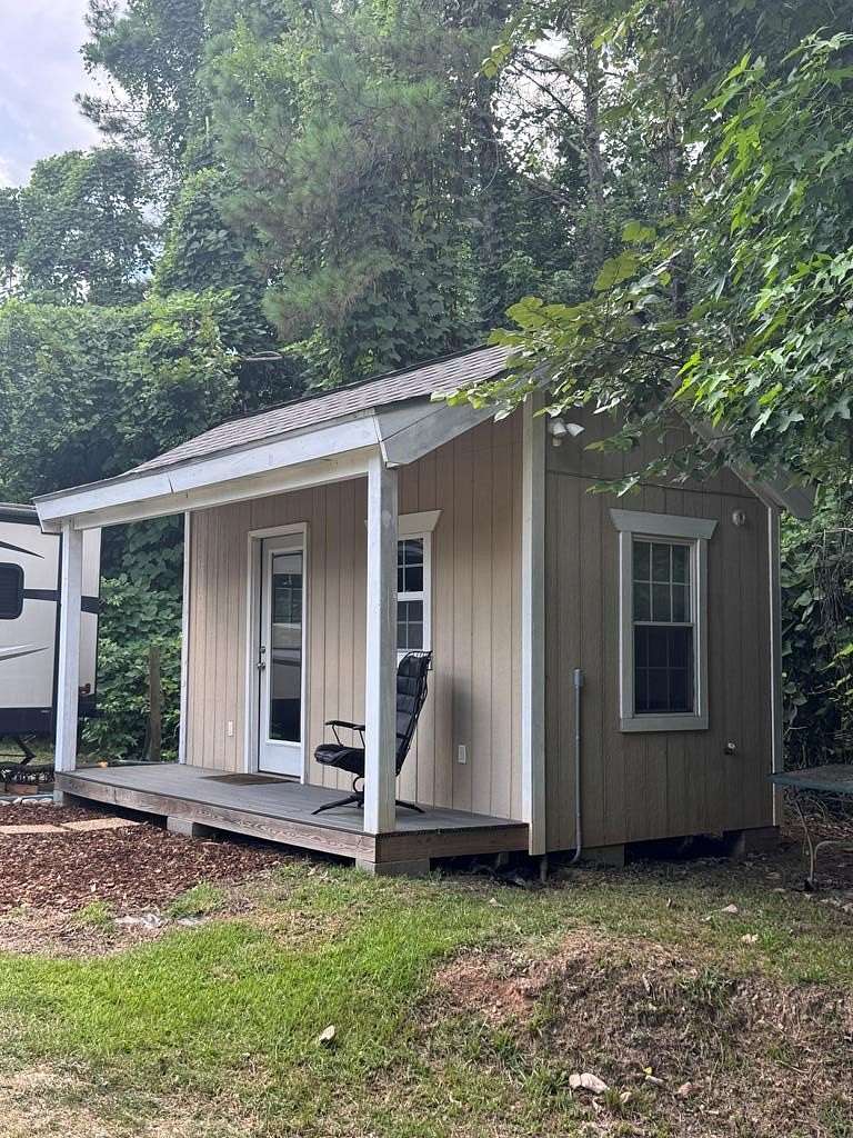 1.84 Acres of Land with Home for Sale in Milledgeville, Georgia