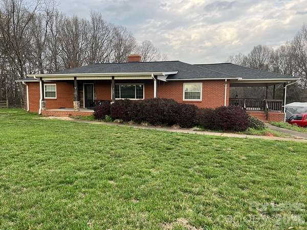 1.72 Acres of Land with Home for Lease in Mooresville, North Carolina