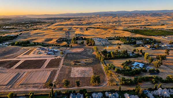 15 Acres of Land for Sale in Clovis, California