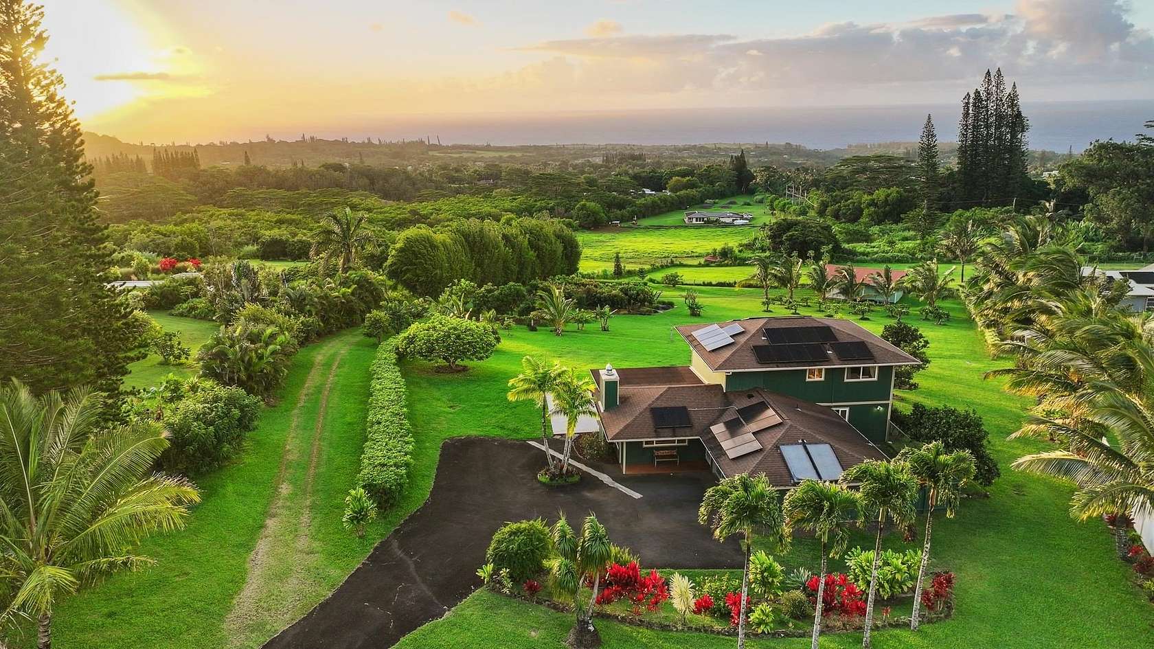 2.13 Acres of Land with Home for Sale in Haʻikū, Hawaii