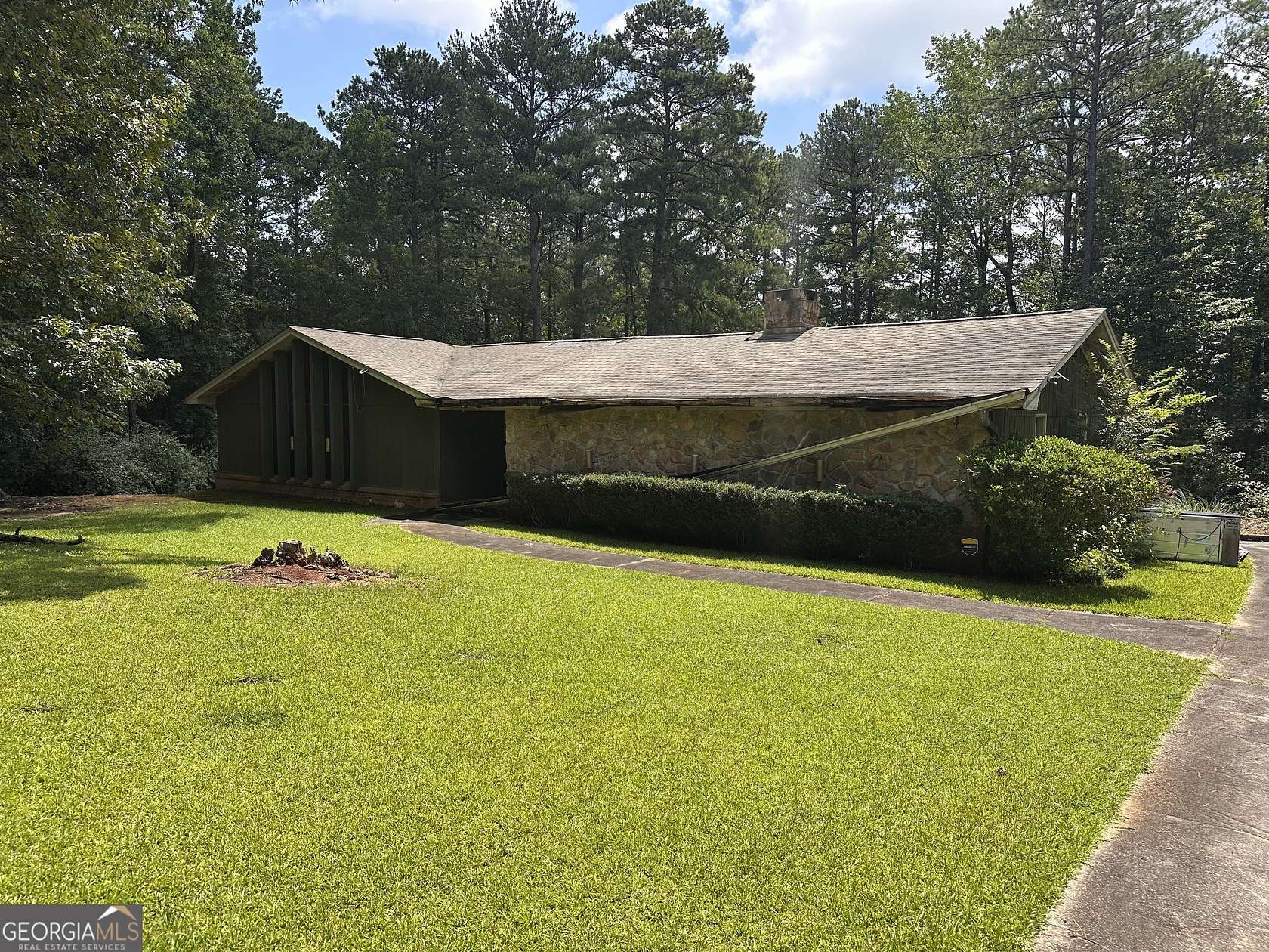 2 Acres of Land with Home for Sale in Atlanta, Georgia