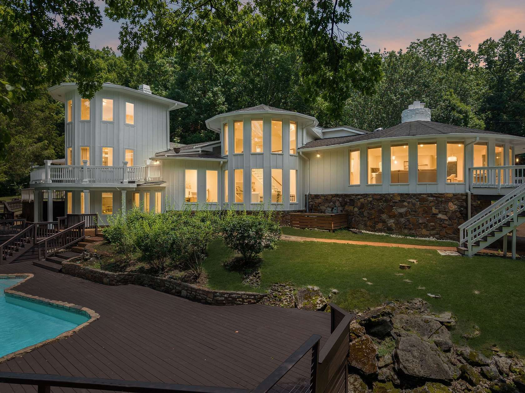 1.5 Acres of Land with Home for Sale in Nashville, Tennessee