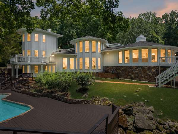 1.5 Acres of Land with Home for Sale in Nashville, Tennessee