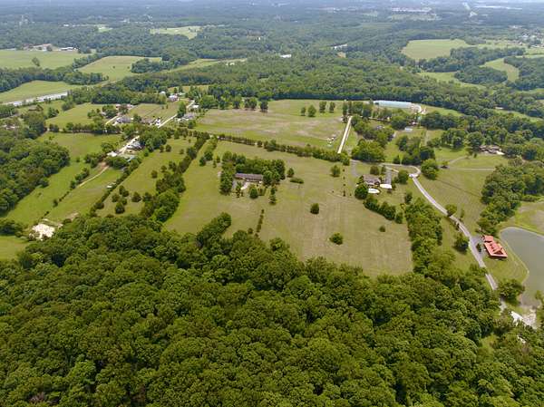 6 Acres of Residential Land for Sale in Cross Plains, Tennessee