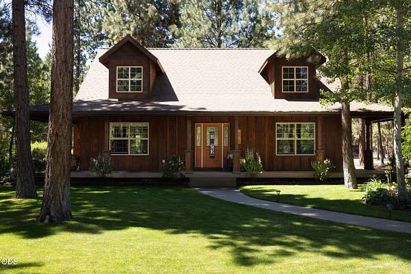3 Acres of Land with Home for Sale in La Pine, Oregon