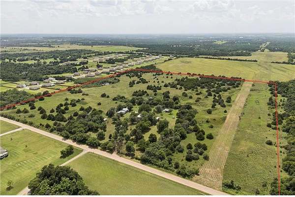 40 Acres of Land with Home for Sale in Guthrie, Oklahoma