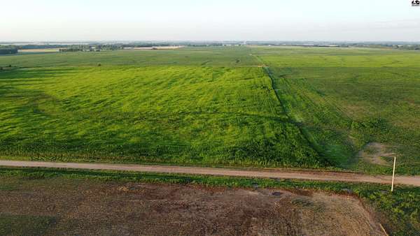 10 Acres of Recreational & Residential Land for Sale in Pretty Prairie, Kansas