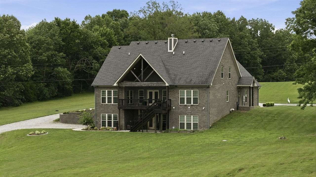 5 Acres of Land with Home for Sale in Bowling Green, Kentucky