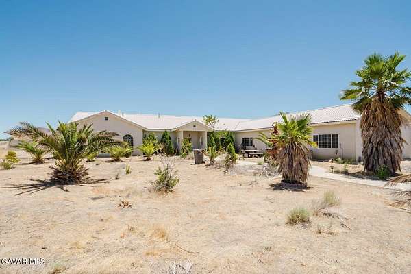 5.58 Acres of Land with Home for Sale in Mojave, California