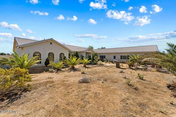 5.58 Acres of Land with Home for Sale in Mojave, California