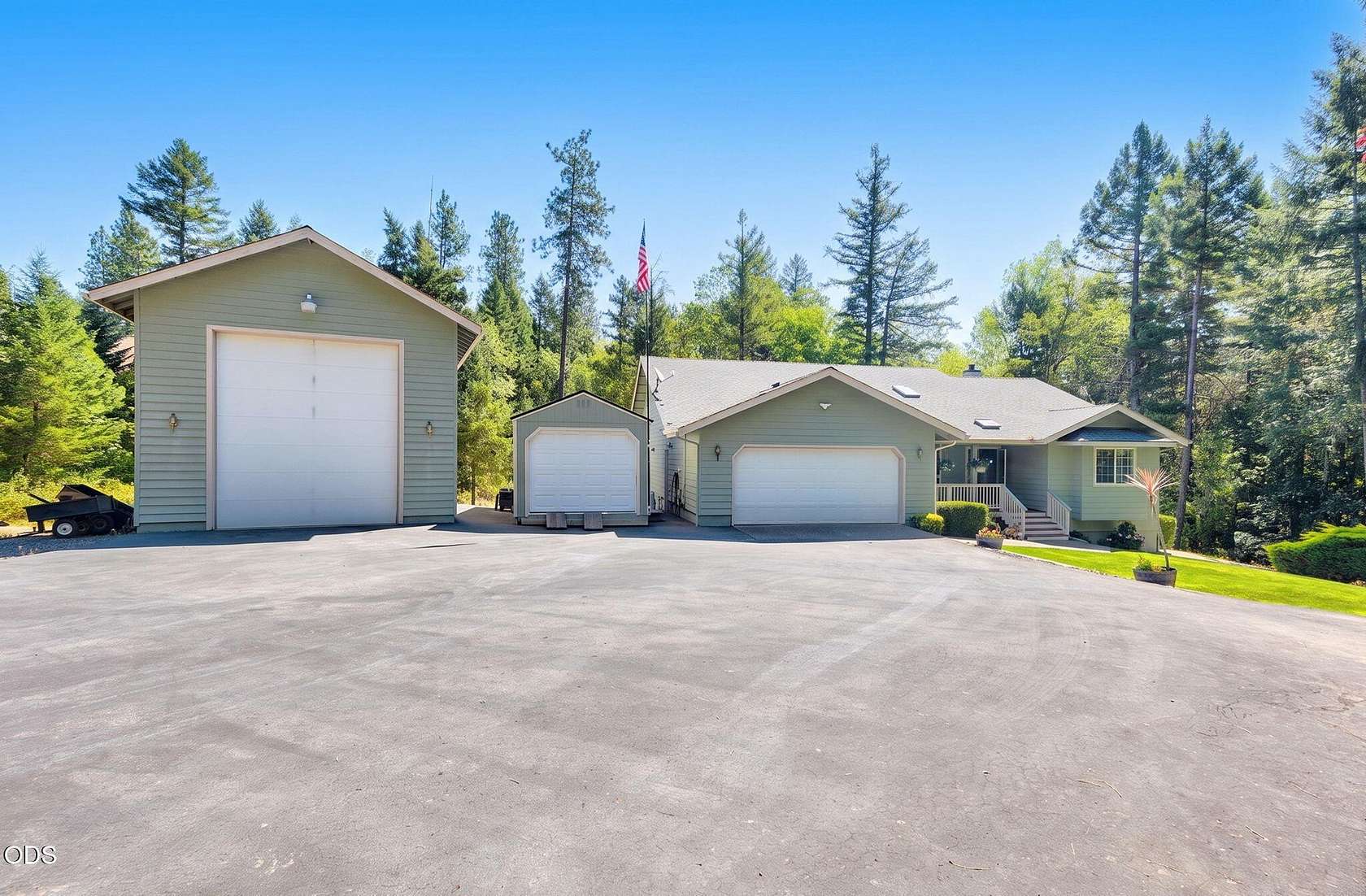 2.5 Acres of Land with Home for Sale in Grants Pass, Oregon