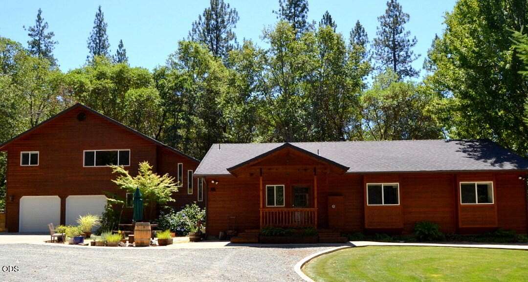 19.3 Acres of Recreational Land with Home for Sale in Grants Pass, Oregon