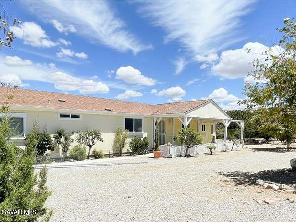 9.29 Acres of Land with Home for Sale in Pearblossom, California