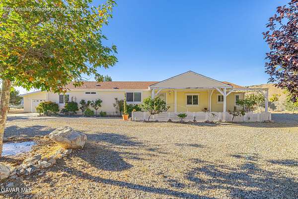 9.29 Acres of Land with Home for Sale in Pearblossom, California
