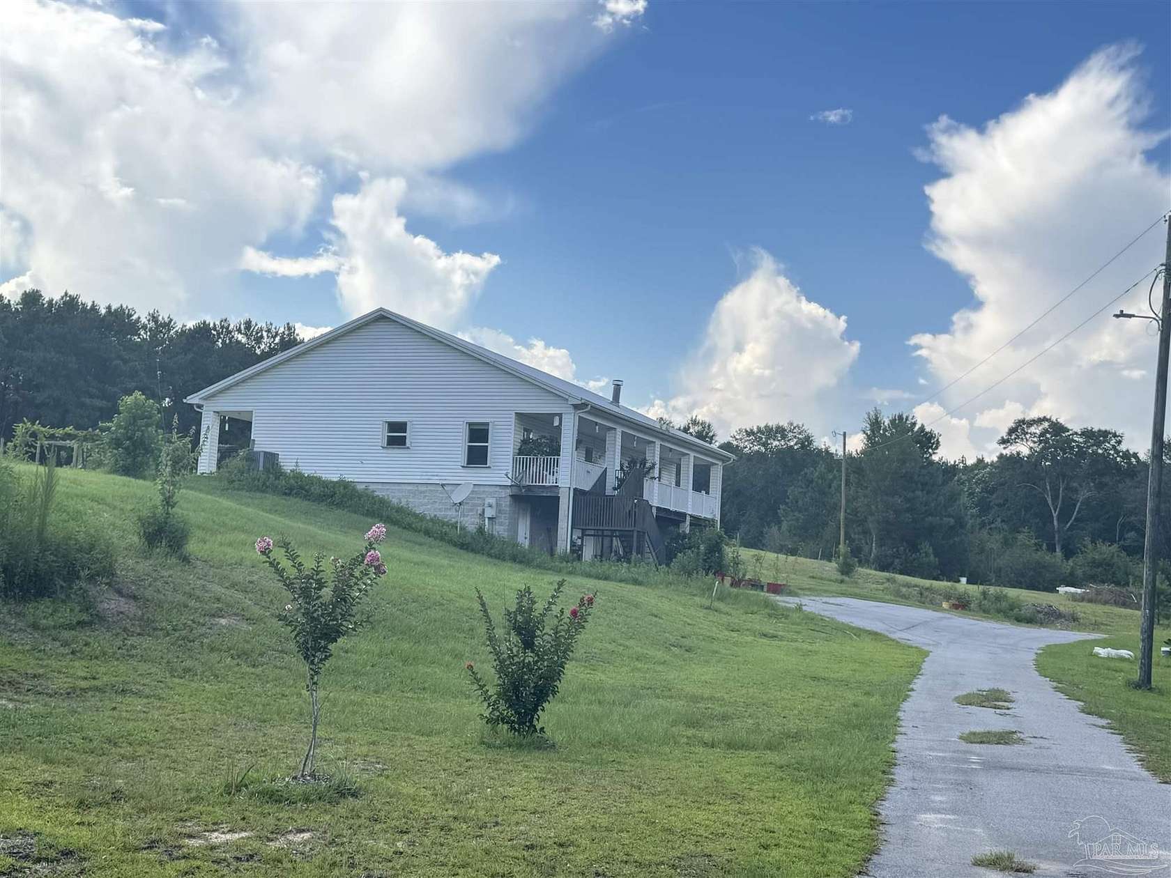 25 Acres of Land with Home for Sale in Laurel Hill, Florida