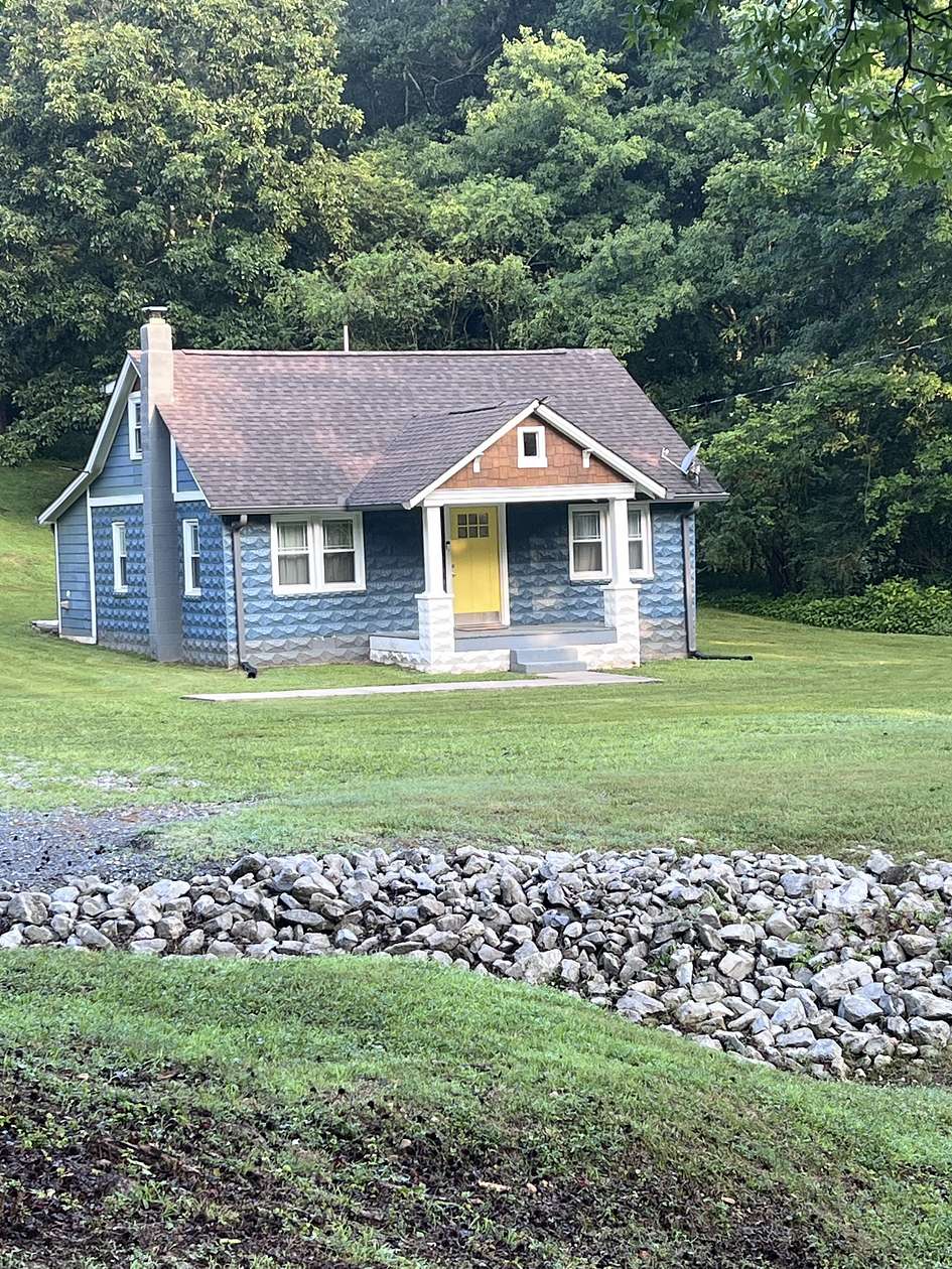 1.75 Acres of Land with Home for Sale in Dickson, Tennessee