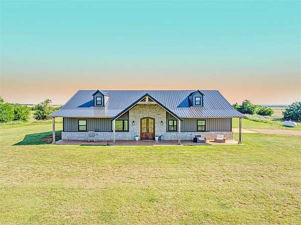 2.16 Acres of Land with Home for Sale in Cashion, Oklahoma