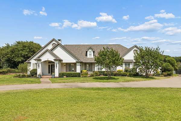 2.53 Acres of Land with Home for Sale in Mansfield, Texas