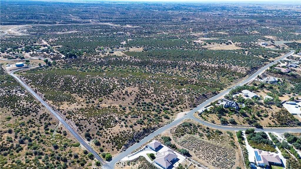 40 Acres of Recreational & Residential Land for Sale in Oak Hills, California