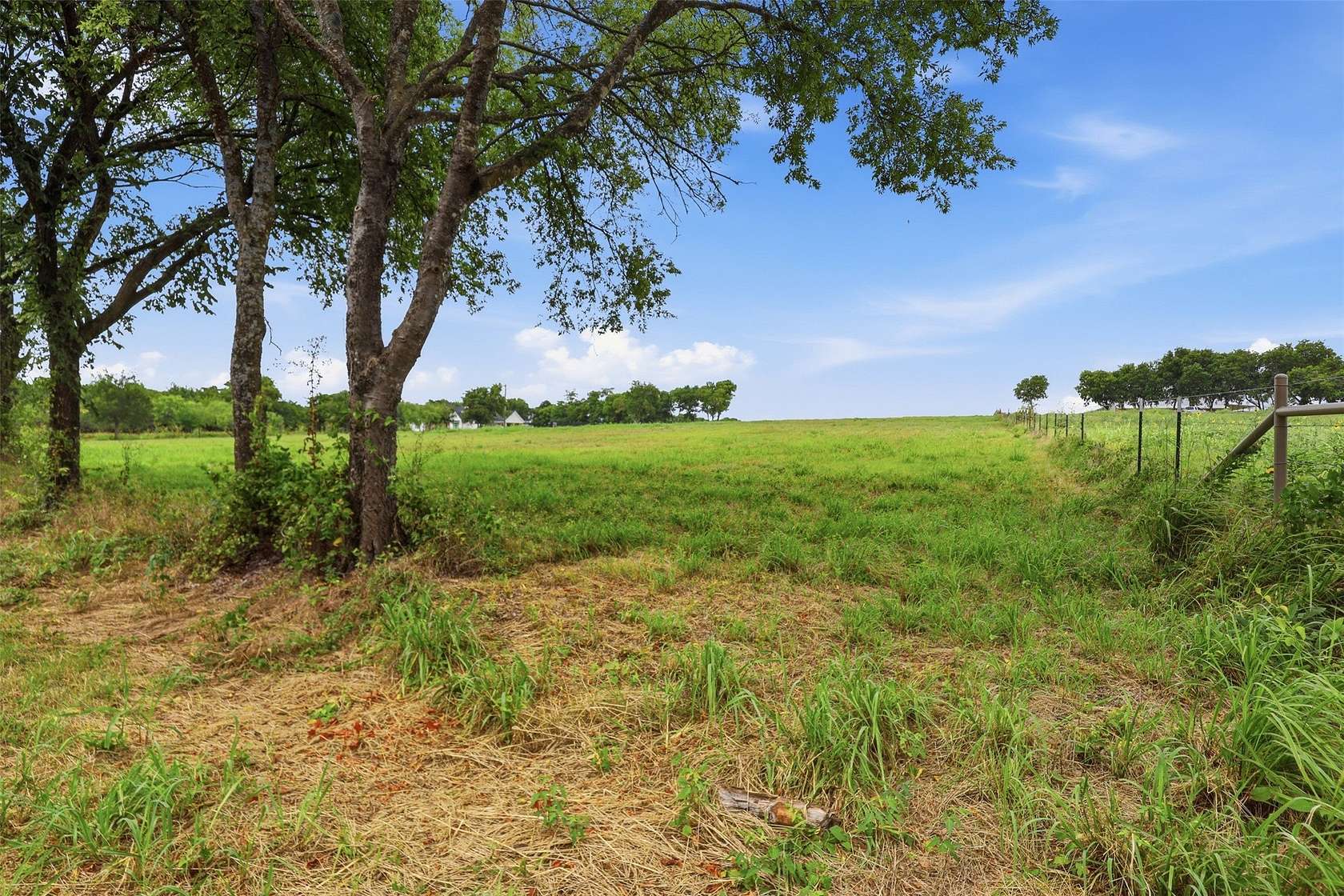 22.3 Acres of Agricultural & Residential Land for Sale in Grandview, Texas