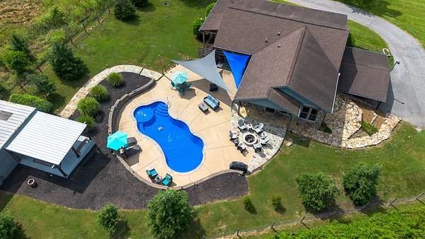 3.44 Acres of Land with Home for Sale in Hendersonville, Tennessee