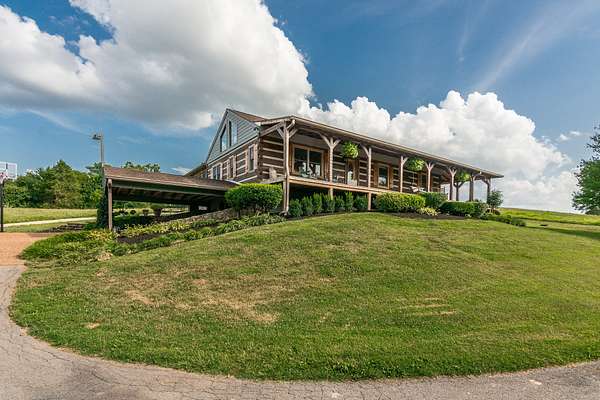 3.44 Acres of Land with Home for Sale in Hendersonville, Tennessee