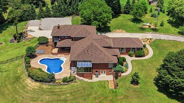 3.35 Acres of Land with Home for Sale in South Pittsburg, Tennessee