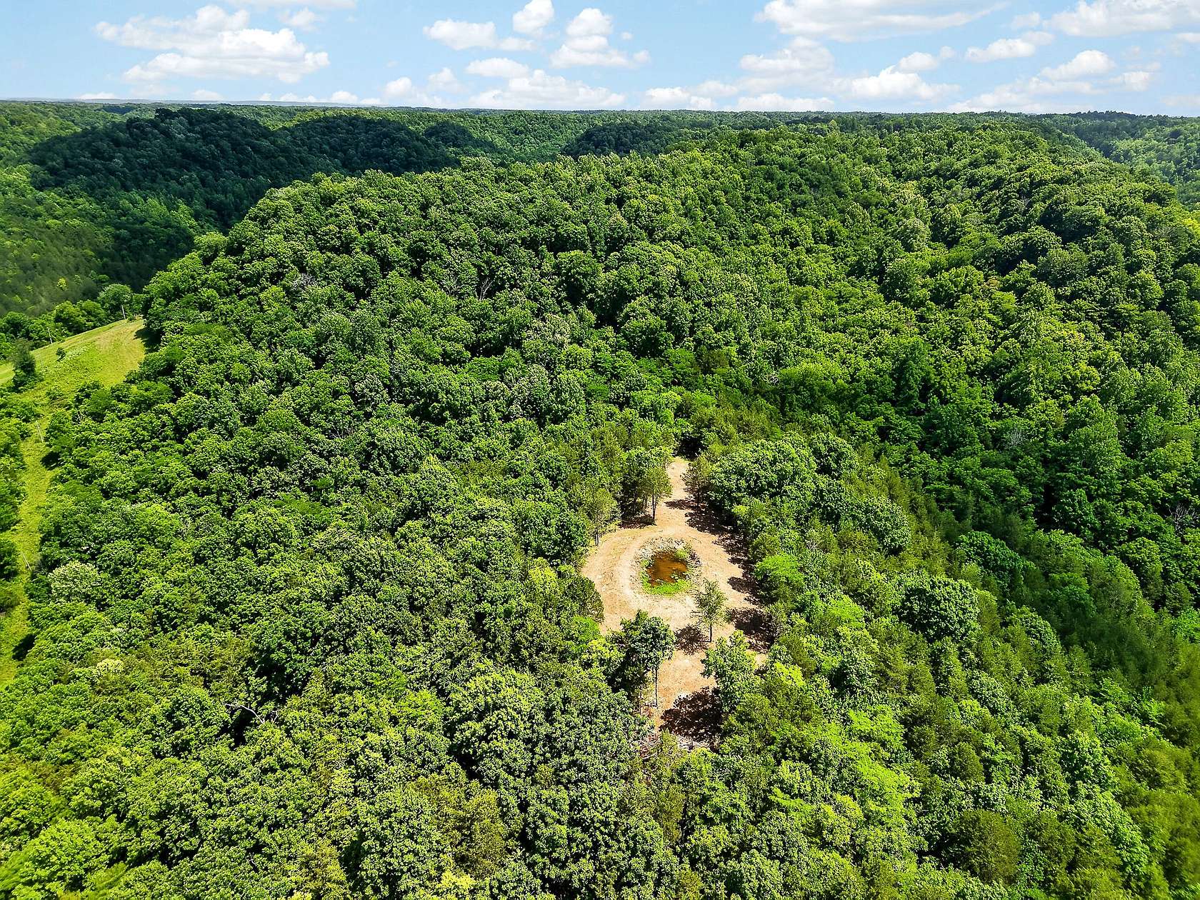122 Acres of Land for Sale in Baxter, Tennessee