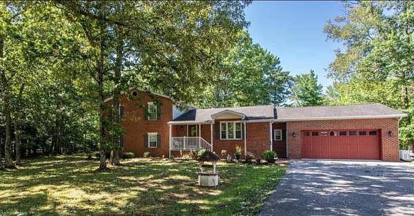 1.5 Acres of Land with Home for Sale in Pomfret, Maryland