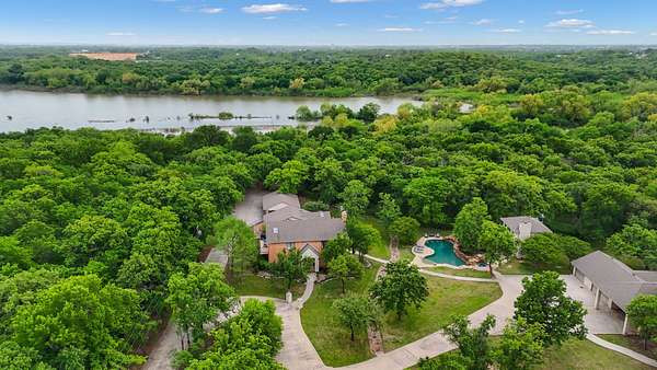 2 Acres of Land with Home for Lease in Denton, Texas
