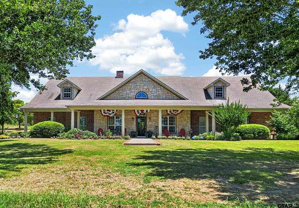13.9 Acres of Land with Home for Sale in Tyler, Texas