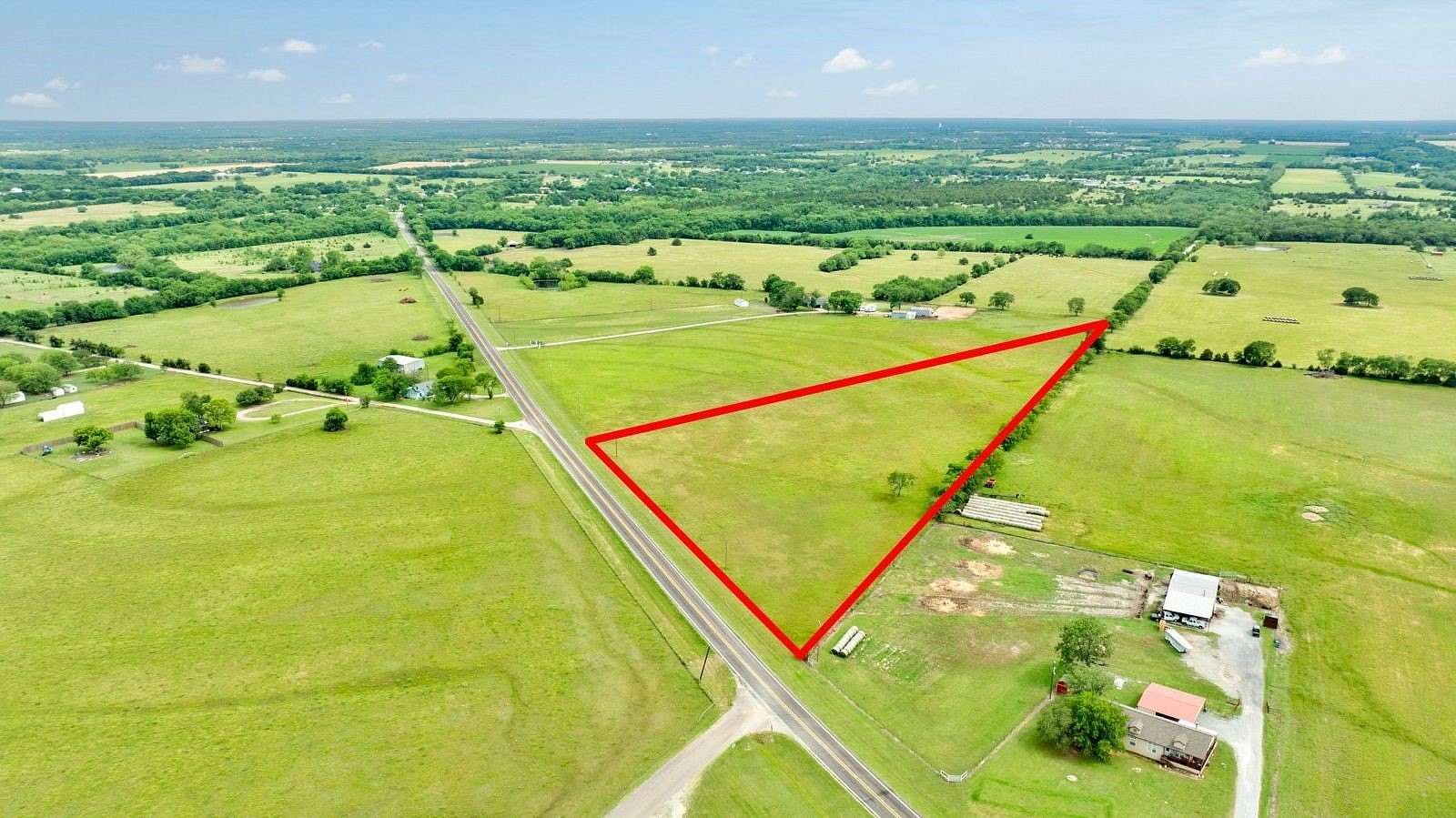 8 Acres of Residential Land for Sale in Whitewright, Texas