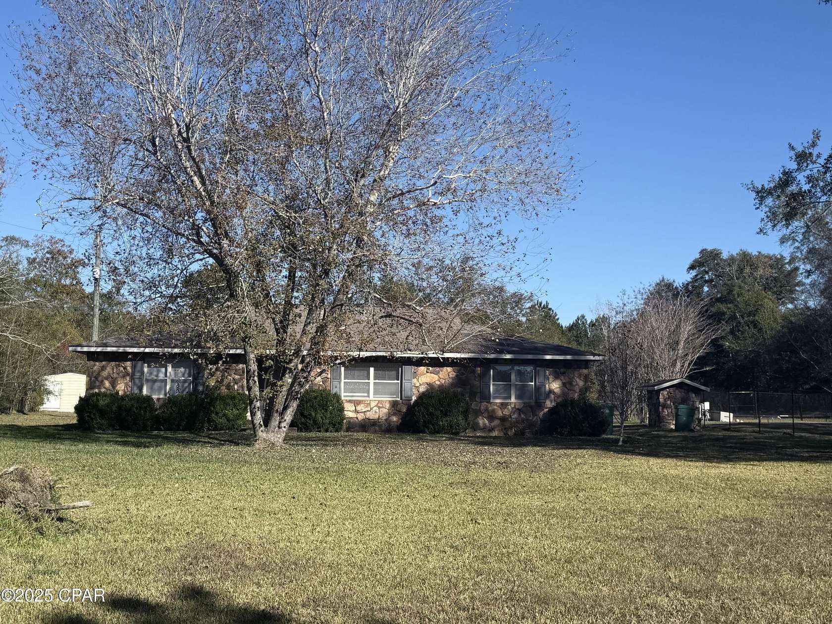 10 Acres of Improved Residential Land for Sale in Cottondale, Florida