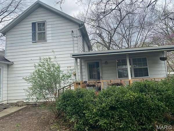 3 Acres of Land with Home for Sale in Oakdale, Illinois