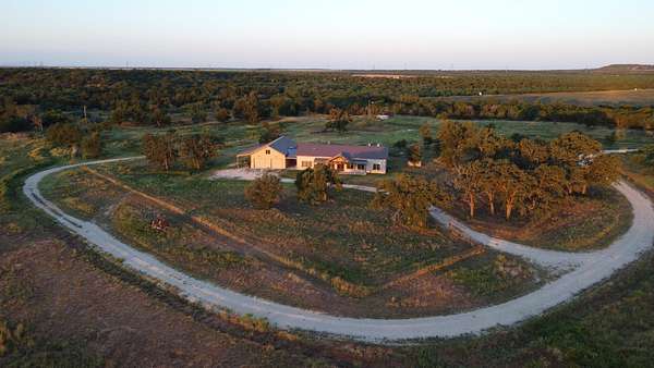 320 Acres of Land with Home for Sale in Ovalo, Texas