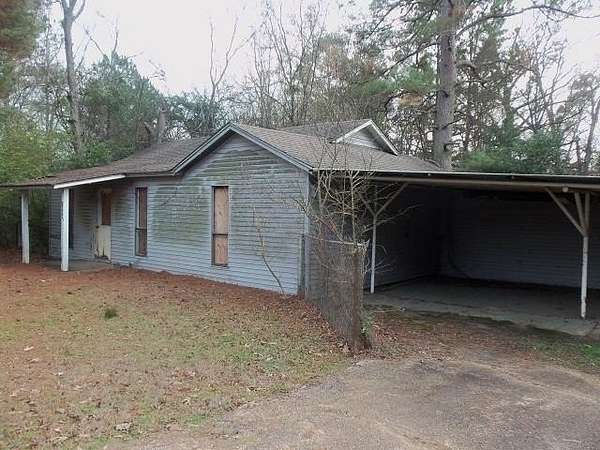 1.9 Acres of Land with Home for Sale in Kilgore, Texas