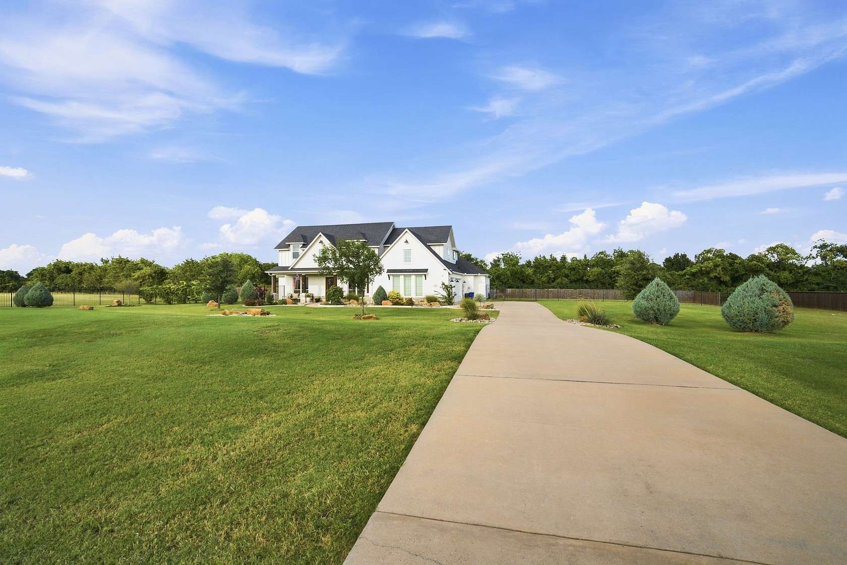 2.28 Acres of Land with Home for Sale in Midlothian, Texas
