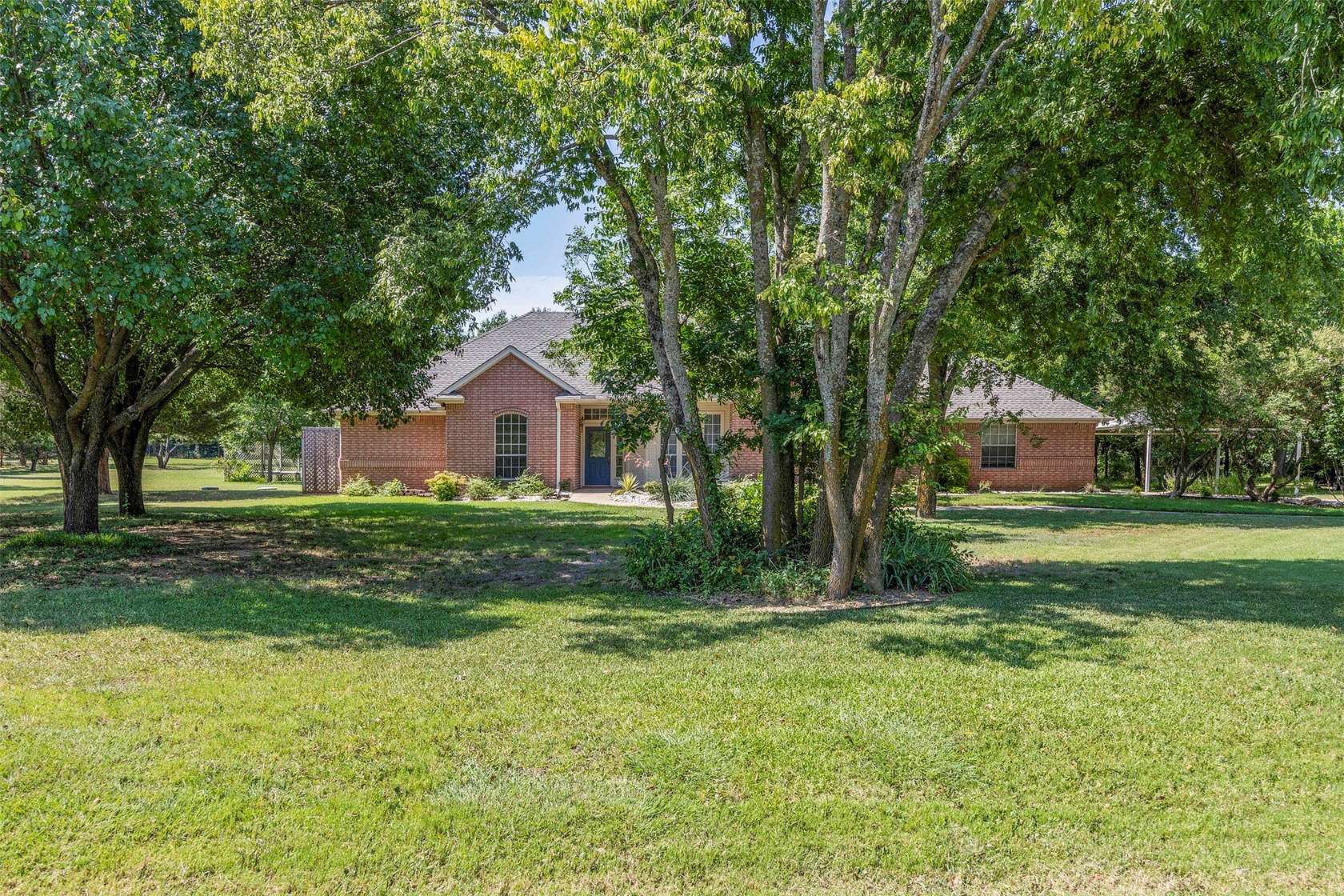 2.58 Acres of Land with Home for Sale in Fort Worth, Texas