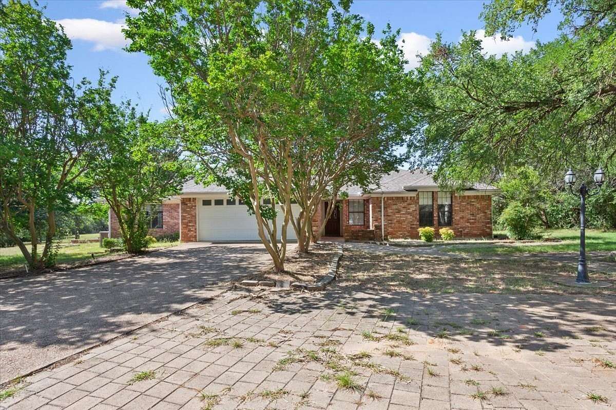 4.82 Acres of Land with Home for Sale in Waco, Texas