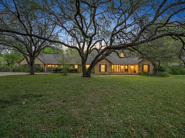 1.52 Acres of Land with Home for Sale in Duncanville, Texas