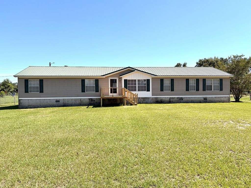 1.5 Acres of Land with Home for Sale in Nicholls, Georgia