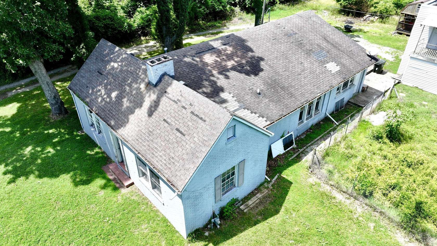 15 Acres of Land with Home for Sale in Hopkinsville, Kentucky